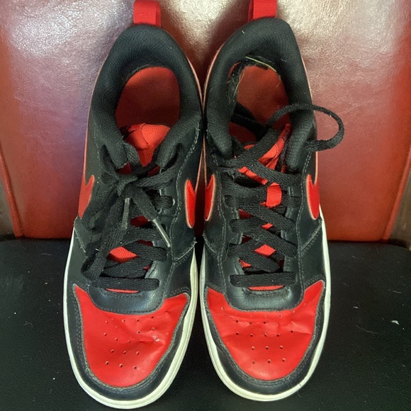 Nike Court Borough - Low top. Classic style with awesome black and red trim! - Picture 5 of 6